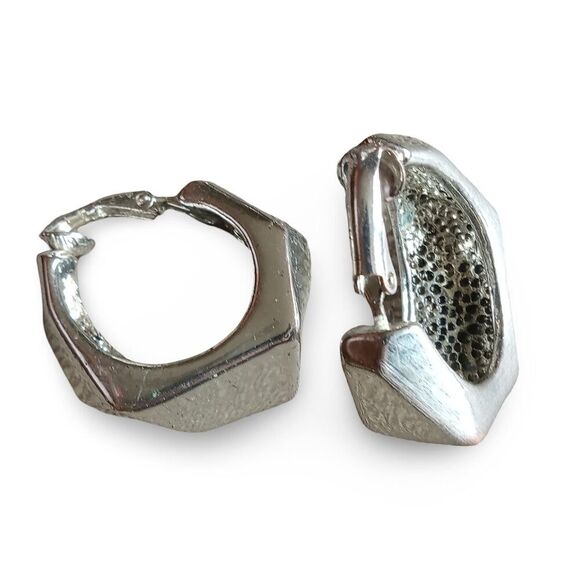 Silver Tone Hexagon Chucky Hoop Clip On Earring Retro Shape - Picture 8 of 8